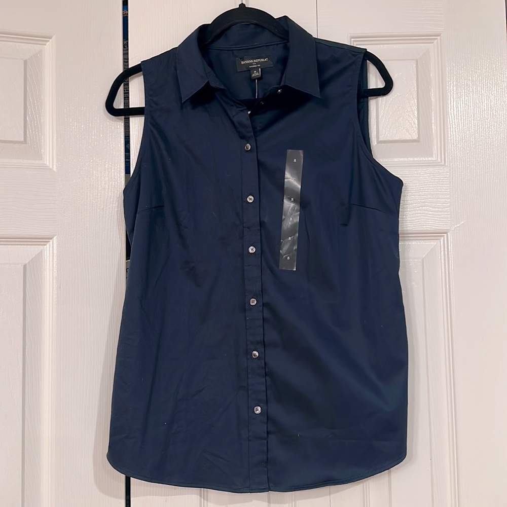 NWT Navy blue button down sleeveless top. Size 8